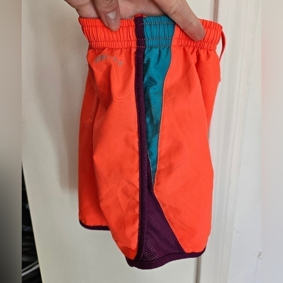 Nike dry tempo girls running shorts - Picture 2 of 7